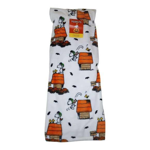 Peanuts Snoopy Halloween Pet Throw Blanket 60"x70" By Berkshire Orange Doghouse - Picture 1 of 6